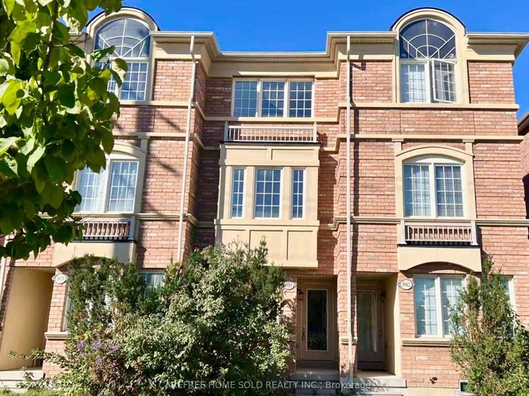 9880 McCowan Rd 万锦镇屋 9880 McCowan Rd 万锦镇屋外观,Berczy 永久产权三层镇屋