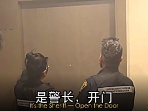 安省房东清租客，警长（Sheriff）上门执行驱逐令敲门